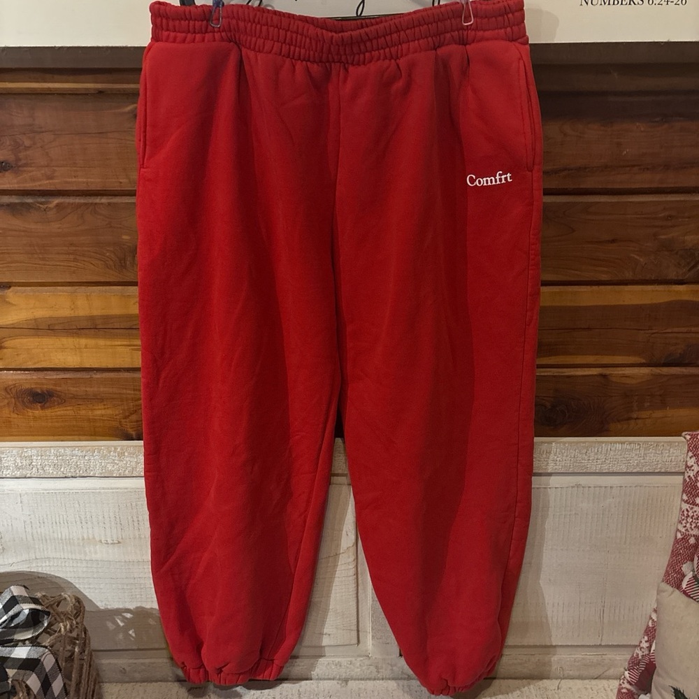 Comfrt Women's Red Joggers